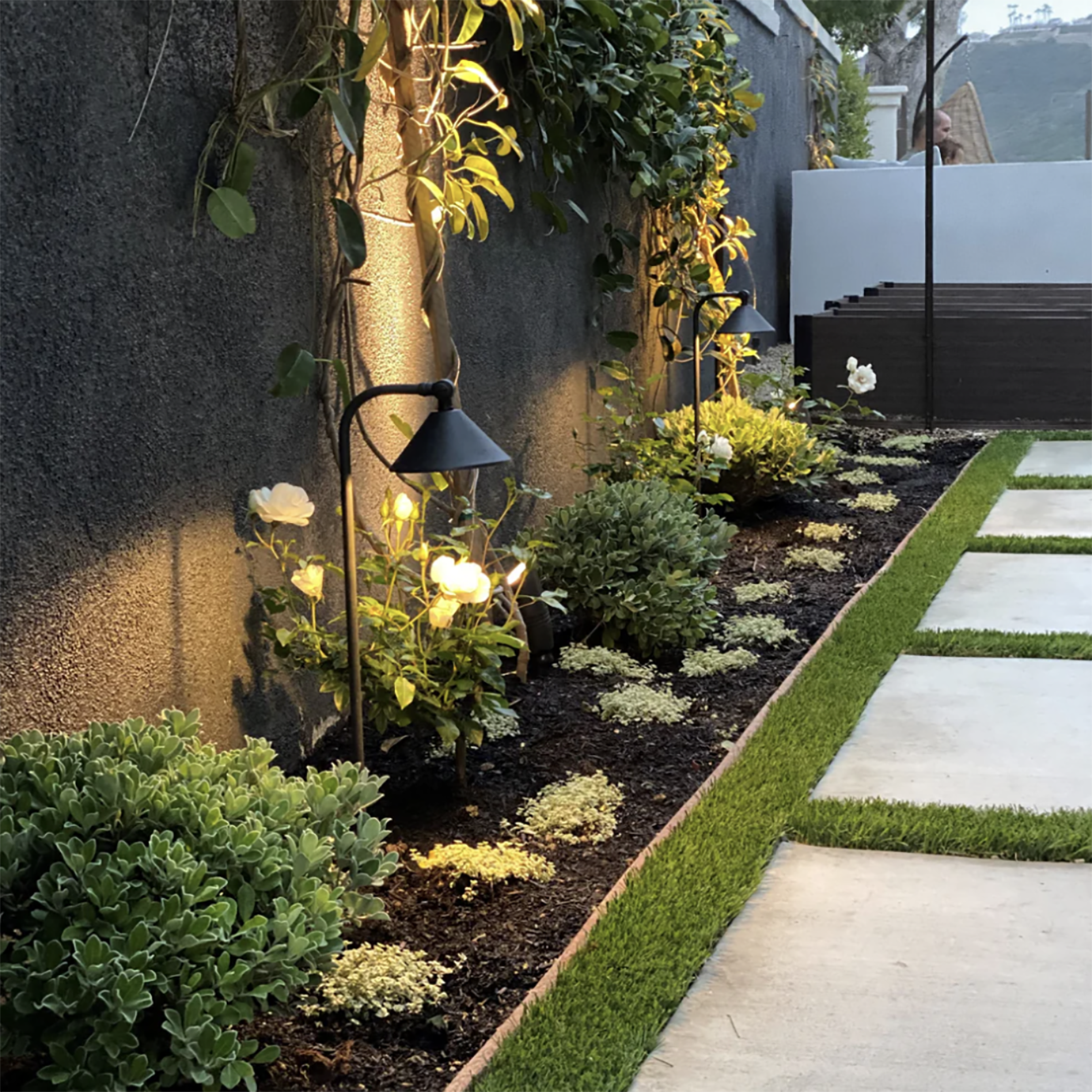 Black Path Light Solid Brass 85N